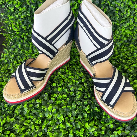 * Tommy Hilfiger Wedge Sandal (YESIA)* - Picture 4 of 6